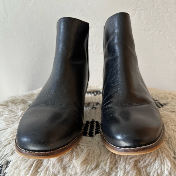 Cole Haan Abott Women’s Size 10 Black Leather Comfortable Chic Versatile Booties - Picture 2 of 11